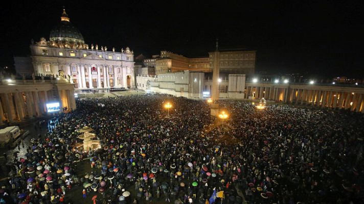 Telediario 1 - Miles de fieles han presenciado con alegría la anunciación del nuevo papa, Francisco
