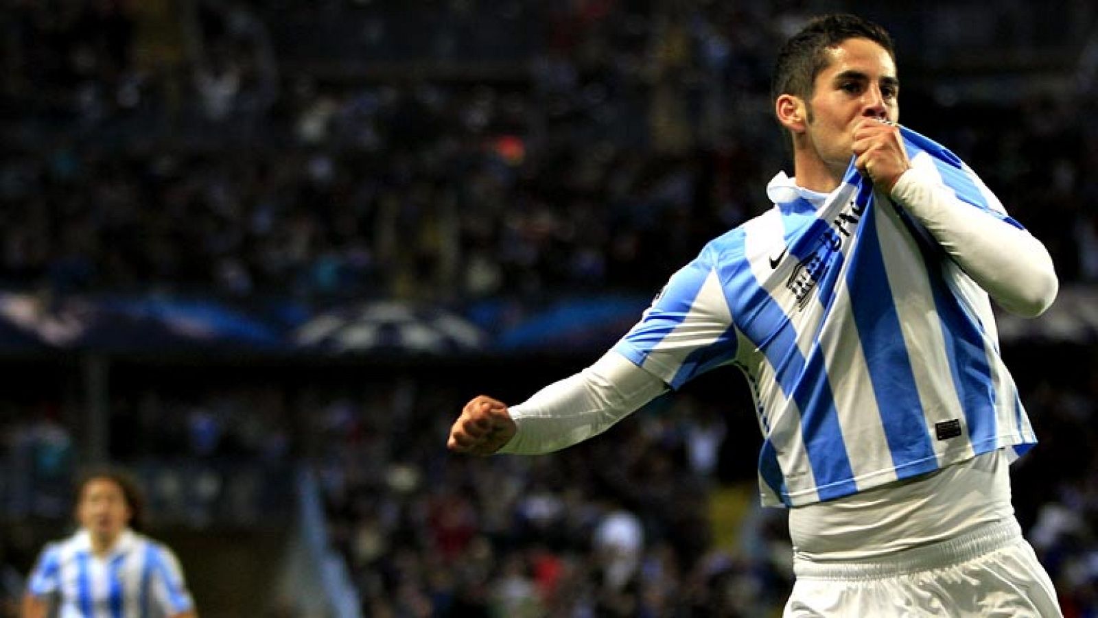 El Málaga se ha convertido en uno de los ocho mejores equipos de  Europa al remontar la eliminatoria ante el Oporto y sumar un triunfo  histórico en La Rosaleda (2-0), escenario donde Isco y Roque Santa  Cruz, autores de los tantos, se convirtieron e