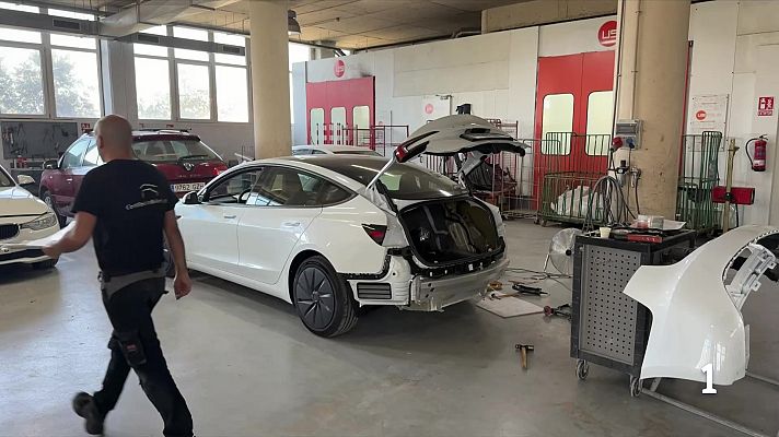 L'Informatiu - Els tallers de vehicles reclamen ajuts per adaptar-se al cotxe elèctric