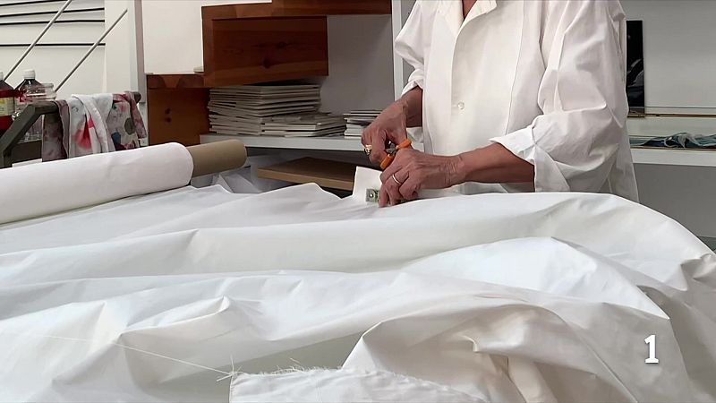 Kima Guitart: 50 anys d'art i seda - L'Informatiu | Veure