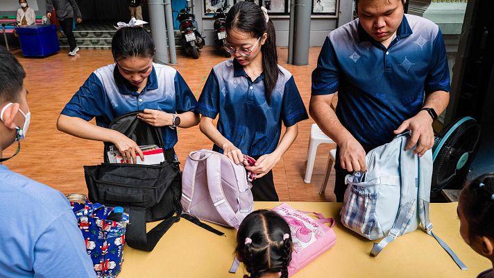 Telediario 1 - Tailandia lleva a cabo simulacros de tiroteo en colegios tras la masacre en una escuela con ocho muertos