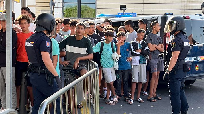 Telediario 1 - El PP duda de que esa propuesta del Gobierno de trasladar a 500 niñas a la Península pueda materializarse de manera ágil