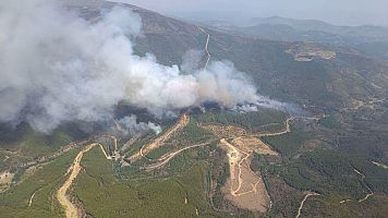 El incendio en Las Hurdes, C�ceres, da el salto a la provincia de Salamanca y quema ya 2.200 hect�reas