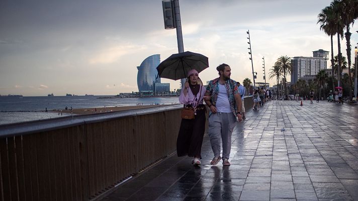 El tiempo - La llegada de una dana desploma las temperaturas y activa los avisos por tormentas en el norte y este