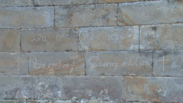 TeleCantabria - Dos detenidos por los grabados en la colegiata de Santillana del Mar