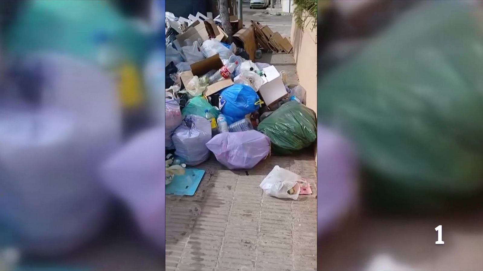 Veïns de Cunit denuncien problemes amb la recollida de residus a l’estiu