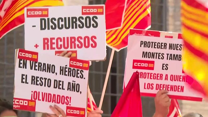 Manifestación de CCOO Aragón con carteles que exigen más recursos, reconocimiento y protección para quienes defienden los montes.