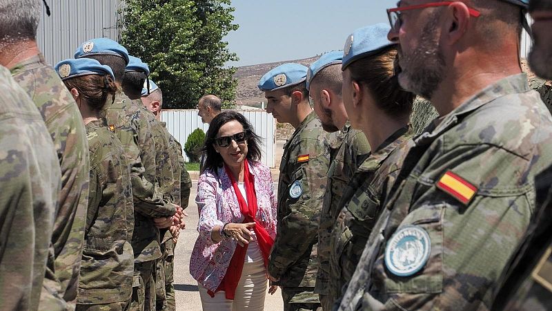 Margarita Robles visita a los cascos azules españoles en el Líbano, una misión a punto de cumplir 20 años