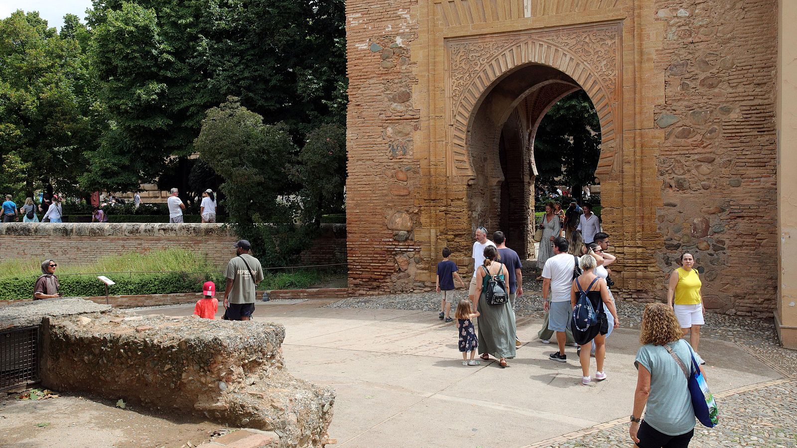 La Alhambra, una edificación sismorresistente - La tarde en 24h | Ver