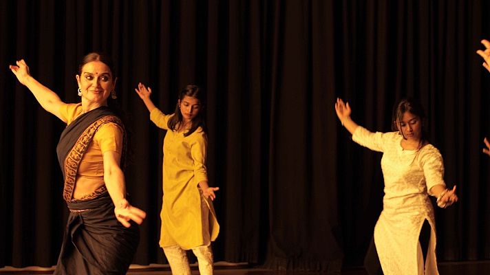 Telediario 2 - 'Mudras. Bailando hilos invisibles', de la mano de Anna Suara