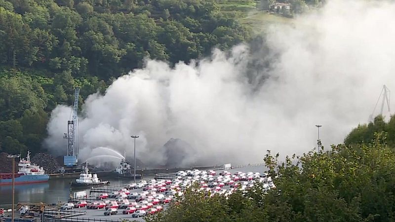 Incendio en el Puerto de Pasaia