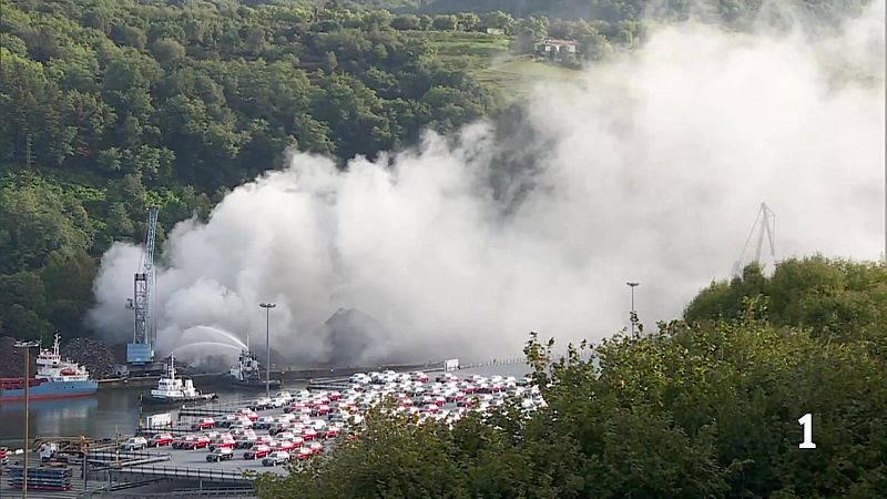 Incendio en el Puerto de Pasaia