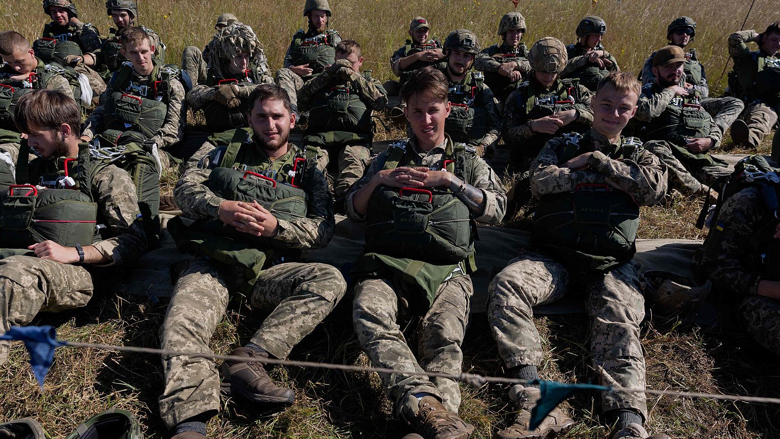 Ucrania prueba nuevas fórmulas para que los jóvenes se alisten en el Ejército | Ver ahora