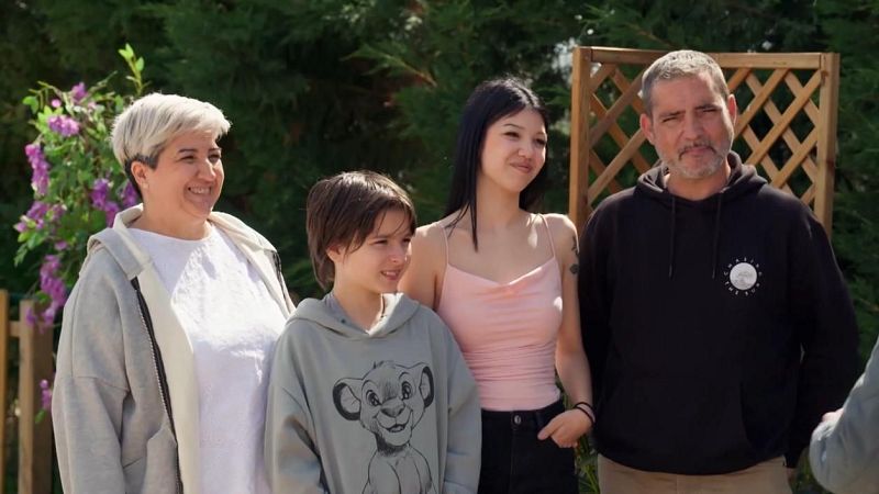 La familia Yubero hacen match en 'Dog House' - Dog House | Ver