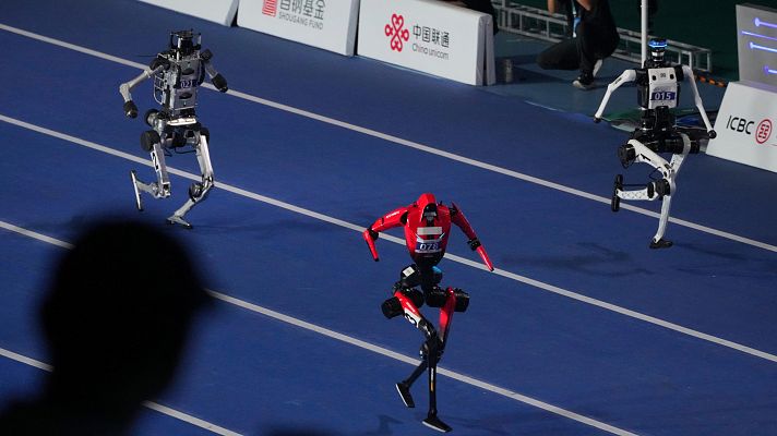 Telediario Fin de Semana - Un robot chino corre más rápido que Usain Bolt
