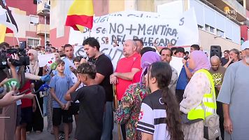 Los vecinos del barrio ceutí de Loma Colmenar protestan por la gestión de la crisis migratoria en la ciudad autónoma