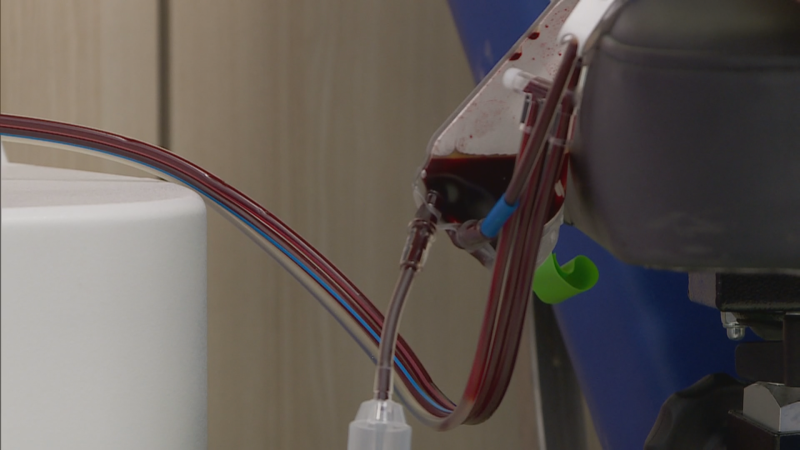 La actividad hospitalaria y los tratamientos no paran en verano y necesitan sangre