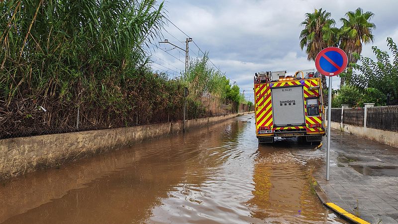 Un temporal de lluvia y granizo causa inundaciones en Tarragona - Telediario 2 | Ver