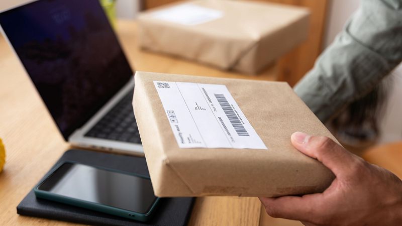 Recoger paquetes, nueva fuente de ingresos para muchos pequeños comercios - Panorama Regional | Ver