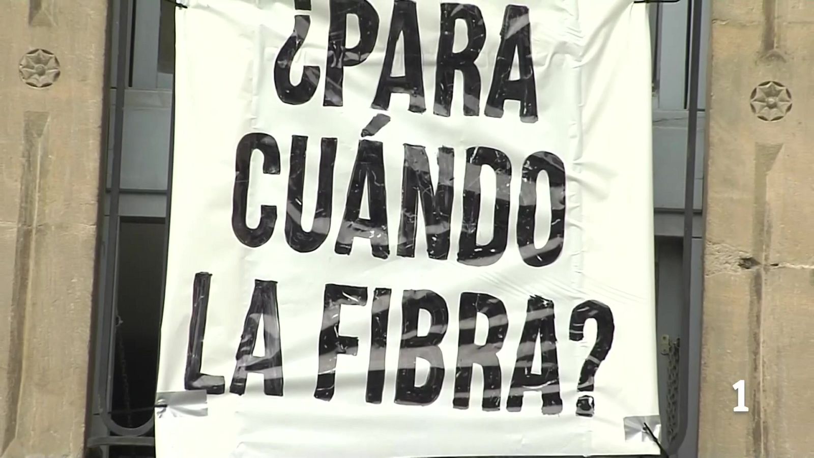 El plan de rehabilitación del casco medieval impide filtrar el  cableado de la fibra óptica por la fachada exterior