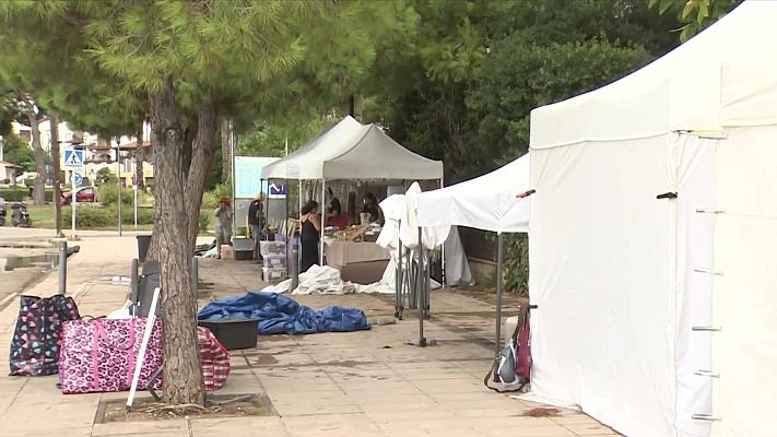 L'Informatiu - Una mare i una filla moren durant el temporal a Roda de Berà