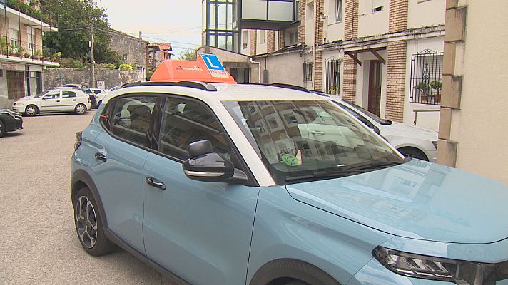 TeleCantabria - Vuelve a Cantabria la ayuda de 200 euros para pagar el carnet de conducir volviendo a poner sobre la mesa la falta de examinadores