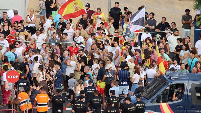 Los ceutíes rechazan el uso de determinadas instalaciones para acoger a los inmigrantes - Telediario 1 | Ver