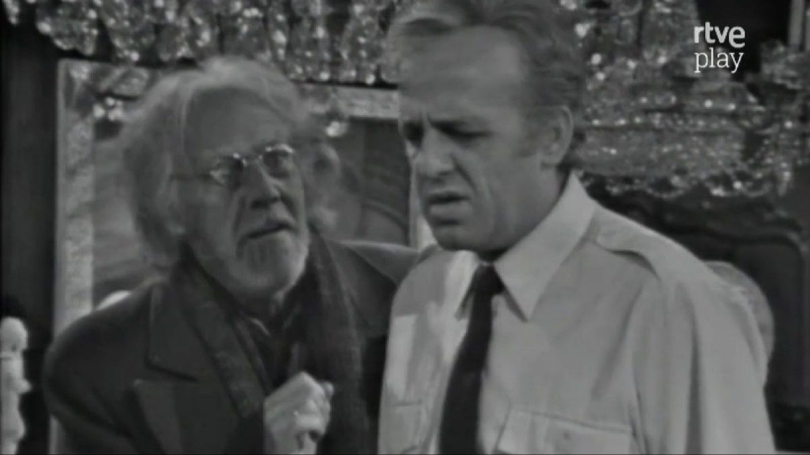 José Bódalo y José María Rodero en una escena de "El Precio" de Arthur Miller, parte del programa "Estudio 1" de RTVE. Logo "rtve play" visible.