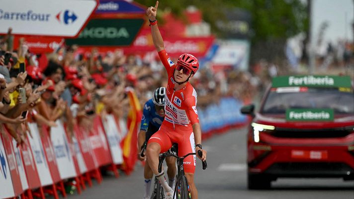 Tadej Pogacar suma el triplete en el segundo cap�tulo del 'sterrato' de la historia de La Vuelta ante un gran Enric Mas