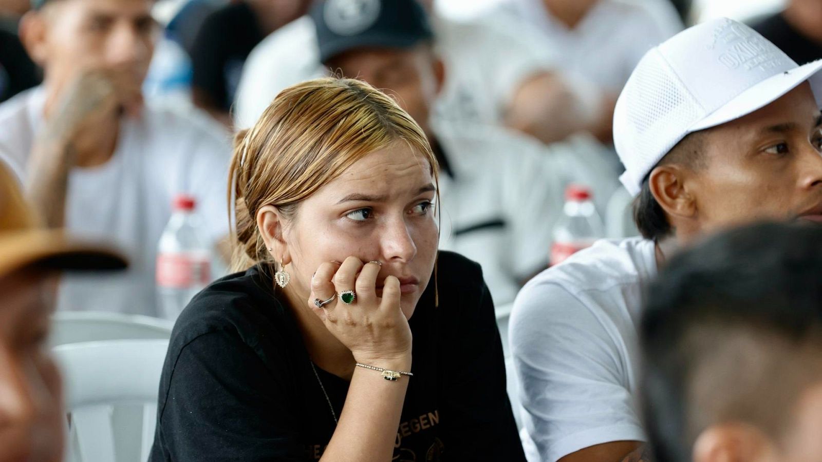 Facebook y Tik Tok: la nueva cantera para captar a niños soldado en Colombia | Ver