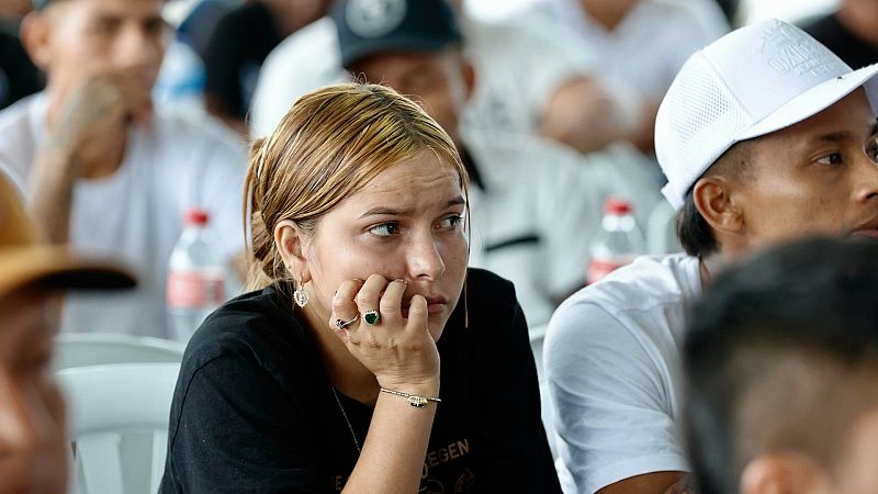 Facebook y Tik Tok: la nueva cantera para captar a niños soldado en Colombia | Ver