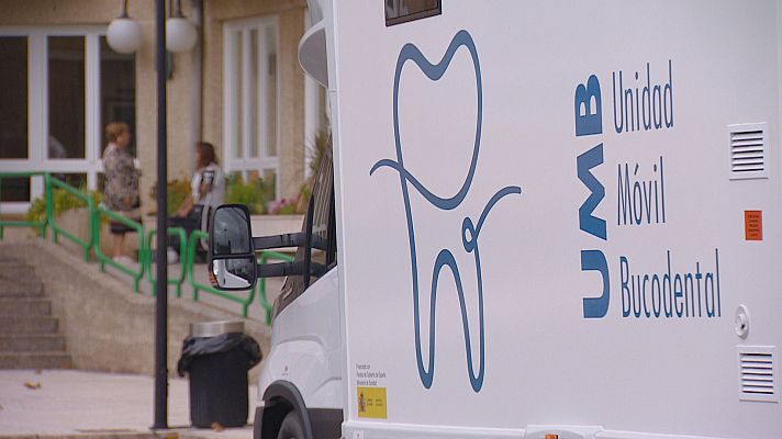  - La clínica bucodental sobre ruedas recorre las residencias y zonas rurales para que nadie se quede sin dentista. La unidad está completamente equipada y atiende a personas mayores de 65 años