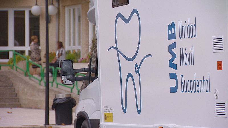La clínica dental sobre ruedas recorre las residencias y zonas rurales de La Rioja para que nadie se quede sin dentista | Ver