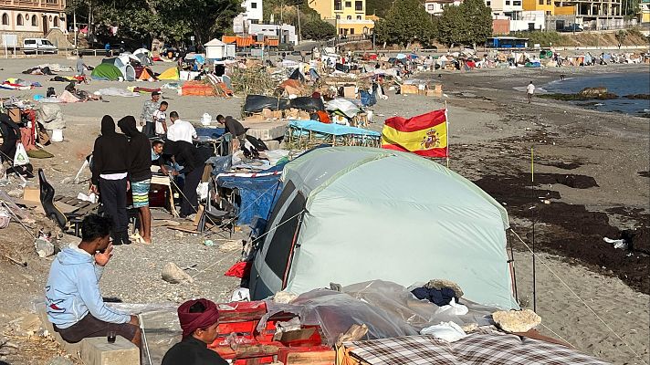 Telediario 1 - Crece la tensión en Ceuta tras la quema del asentamiento de inmigrantes en la playa