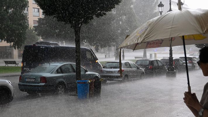 Telediario 1 - Daños en Asturias por una tromba de agua y un tornado