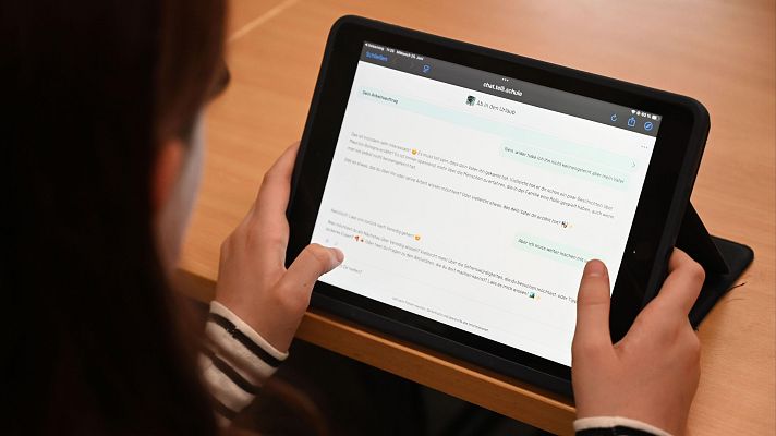 Telediario 1 - La IA es cada vez más utilizada por los jóvenes como confidente