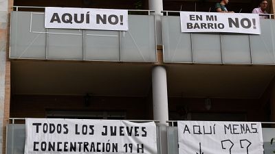 Edificio del barrio de La Florida se concentran para exigir que no se traslade el centro de menores de Avil�s a su edificio