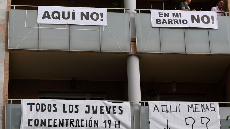 Edificio del barrio de La Florida se concentran para exigir que no se traslade el centro de menores de Avilés a su edificio