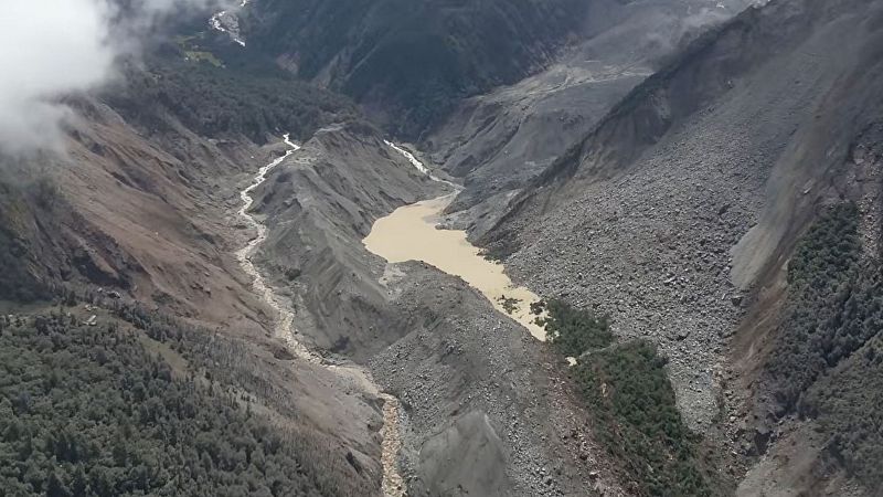 China retoma labores de rescate tras la riada en Nepal, que deja casi 600 muertos y 2.500 desaparecidos