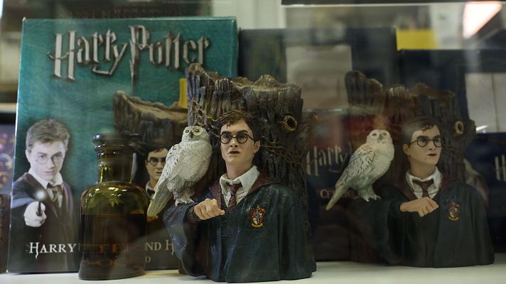 Telediario 2 - 'Harry Potter y la piedra filosofal' vuelve a la gran pantalla 25 años después