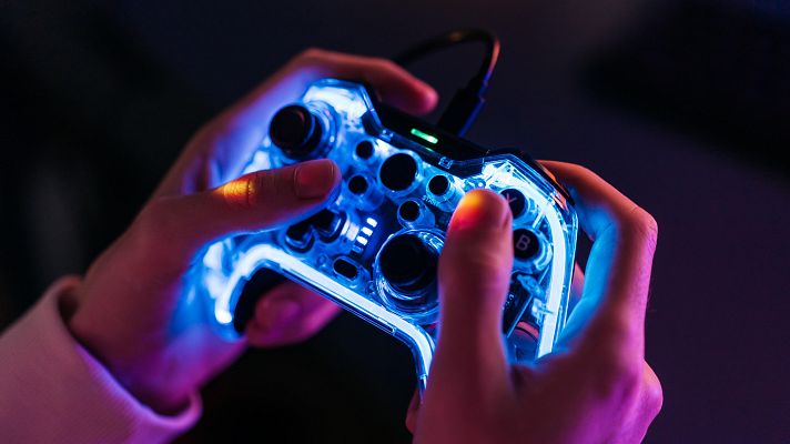 Telediario Fin de Semana - Más de 22 millones de españoles celebran el Día Mundial del Videojuego en un sector que avanza hacia el formato digital