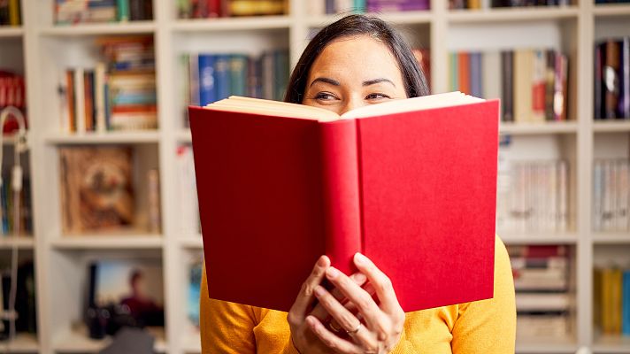 Telediario Fin de Semana - La "vampirización" de personas reales en la literatura, un fenómeno entre el arte y el delito