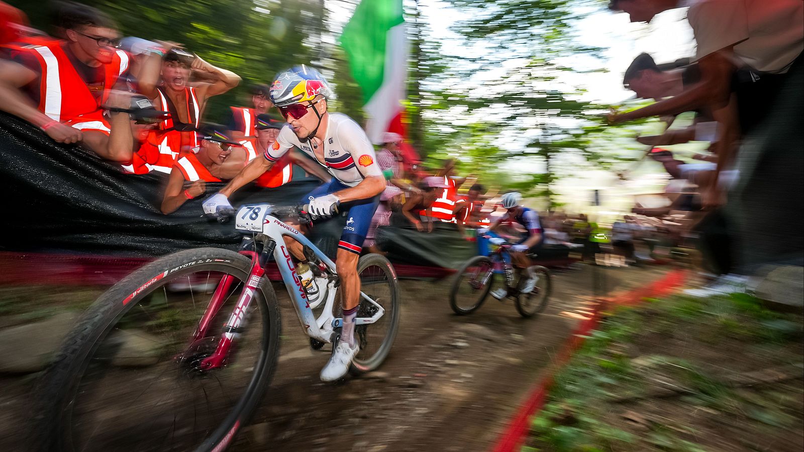 Tom Pidcock remonta y gana su segundo Mundial de 'mountain bike' - Ciclismo | Ver
