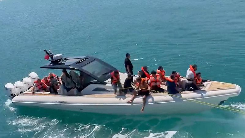Al menos ocho muertos al naufragar un ferri en Chipre | Ver