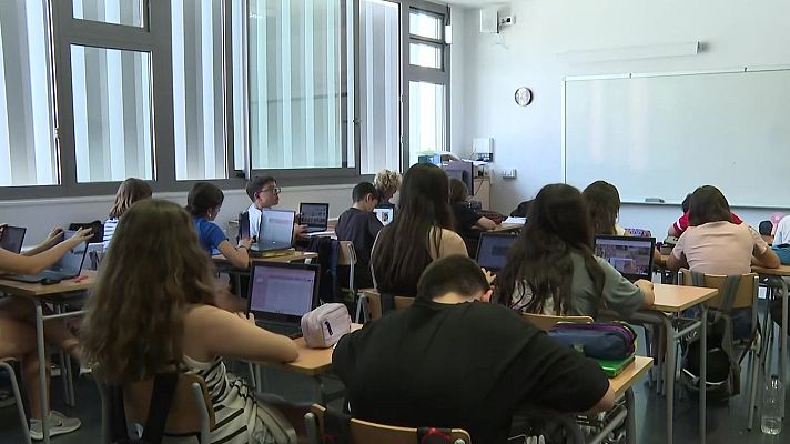 L'Informatiu - La vaga educativa i la crisi de les proves PISA marquen la presentació del nou curs escolar