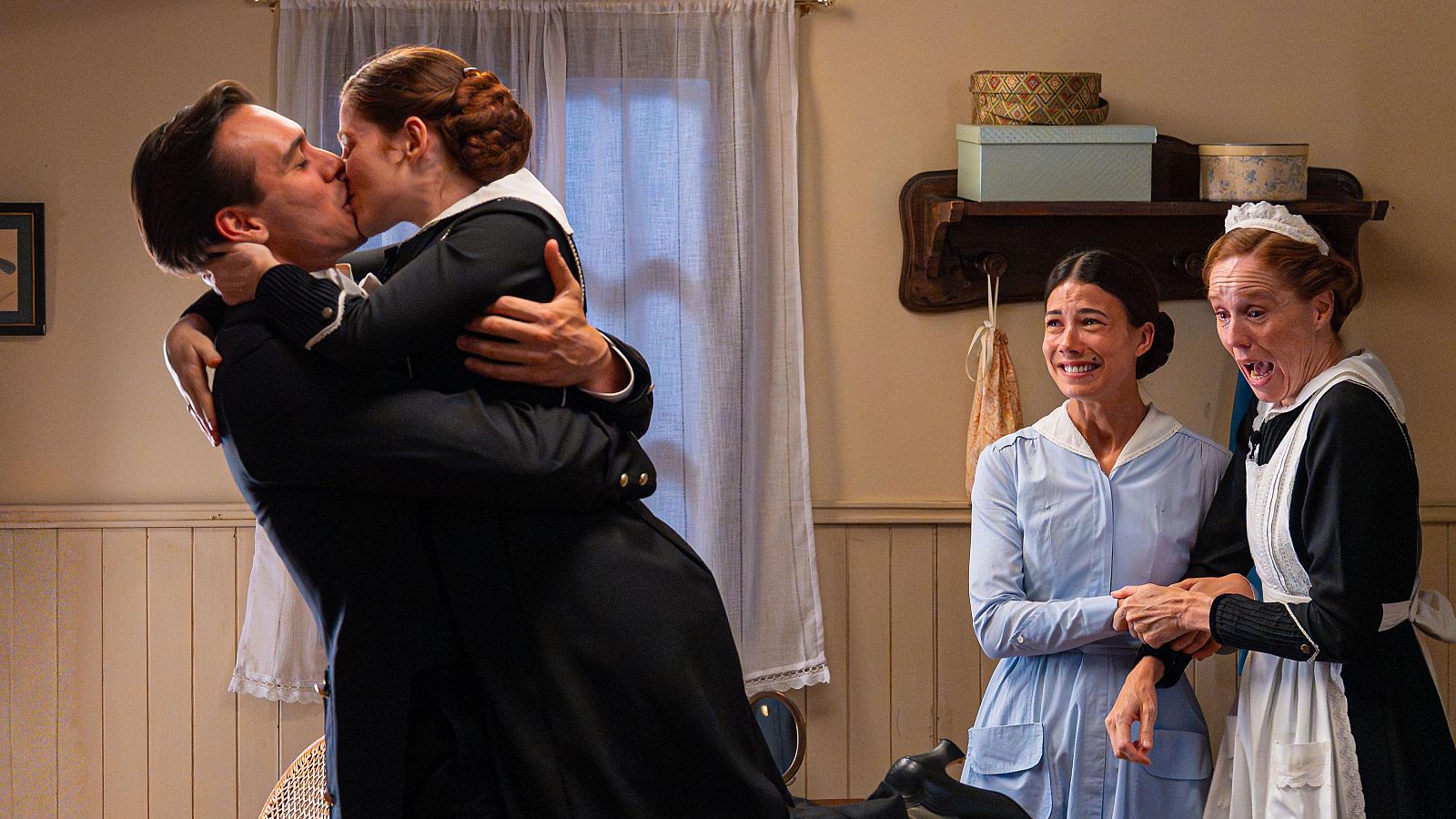 La Promesa: María acepta la propuesta de matrimonio de Carlo - La Promesa | Ver