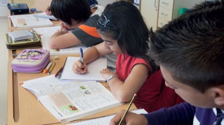 Panorama Regional - Los libros de texto suponen un desembolso de 250 euros por estudiante