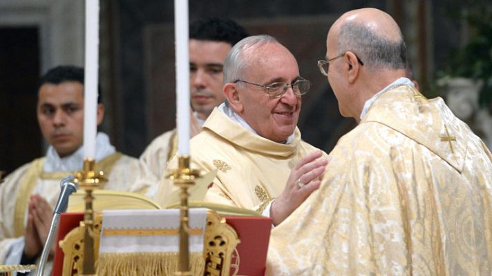 Telediario 1 - En su primer día el papa Francisco llama a caminar, edificar y confesar