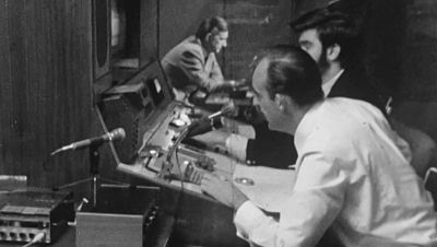 Cambian los tiempos, cambian los platós: así ha evolucionado el Telediario
