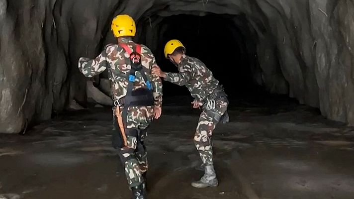  - Continúa la búsqueda de supervivientes en Nepal tras la riada que ha dejado más de 900 fallecidos